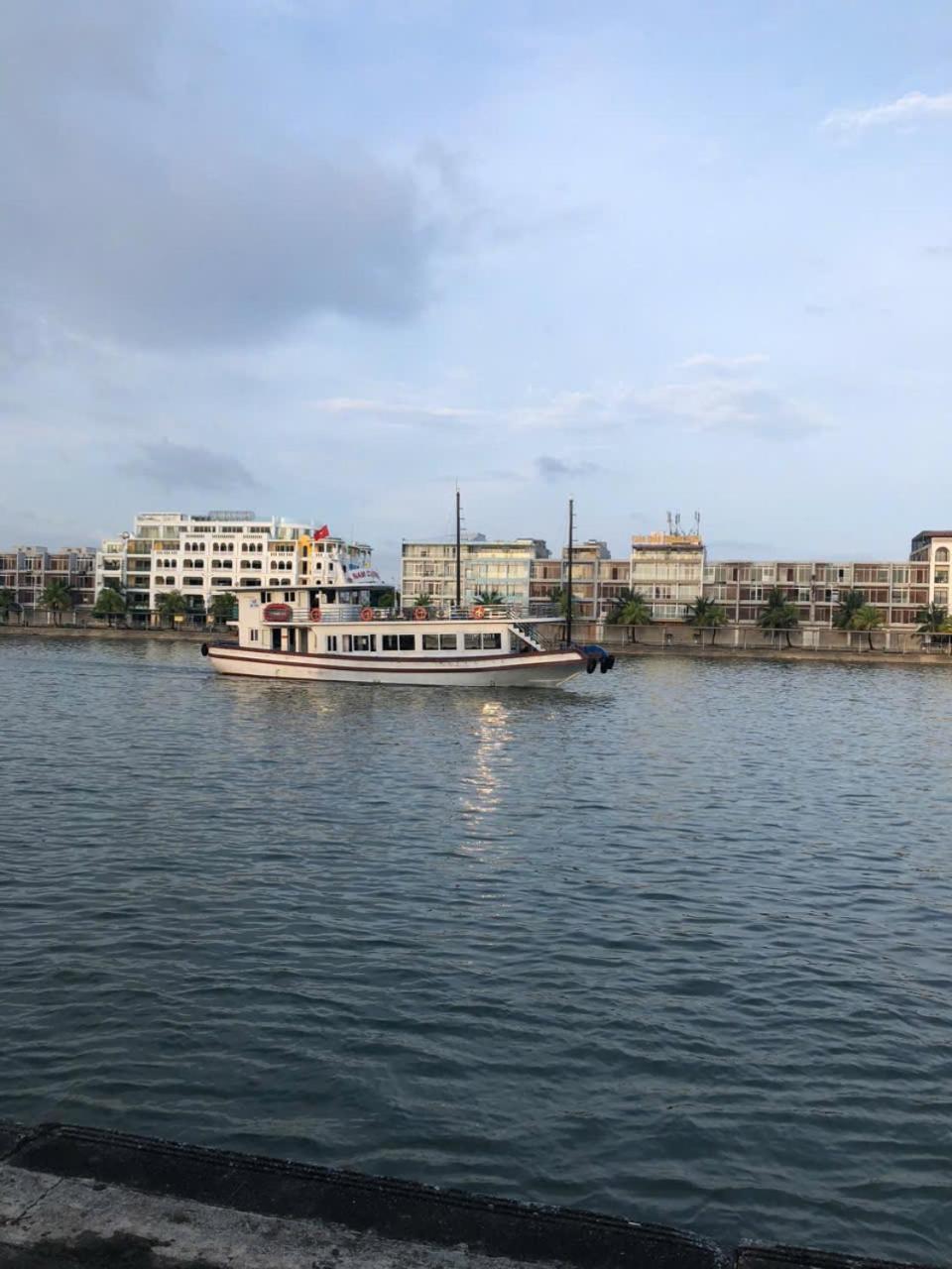 Tuan Chau Hqt Hotel Ha Long Bagian luar foto